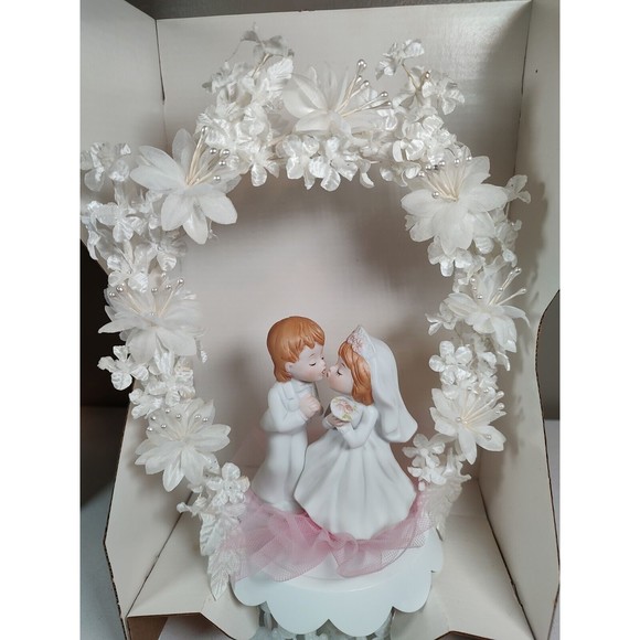Vintage Martha’s Porcelain Bride & Groom Flower Arch Wedding Cake Topper… - Picture 9 of 10